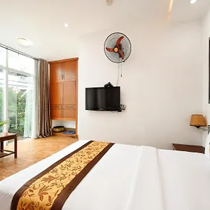 3* Hotel Queen Saigon Airport